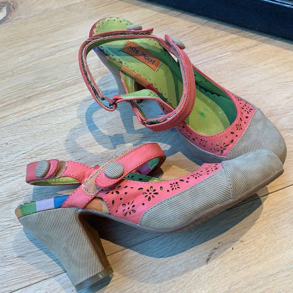 ๐ฆ Miz Mooz Mary Janes w die-cut florals+corduroy - Picture 6 of 10